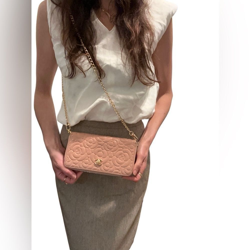 Chanel Tan Leather Embossed Clutch with Gold Turn-Lock logo - Picture 9 of 9
